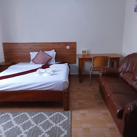 Отель Acacia Gardens Gilgil Экстерьер фото
